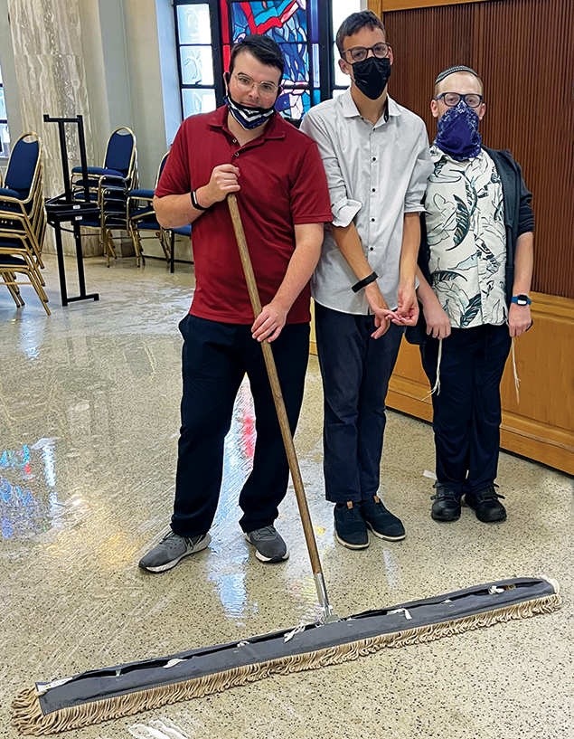 Cs07-SINAI@Heichal-Students-help-clean-up-after-Hurricane-Ida-flood